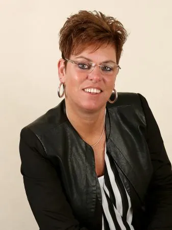 Portretfoto van Monique van Verseveld - Smits